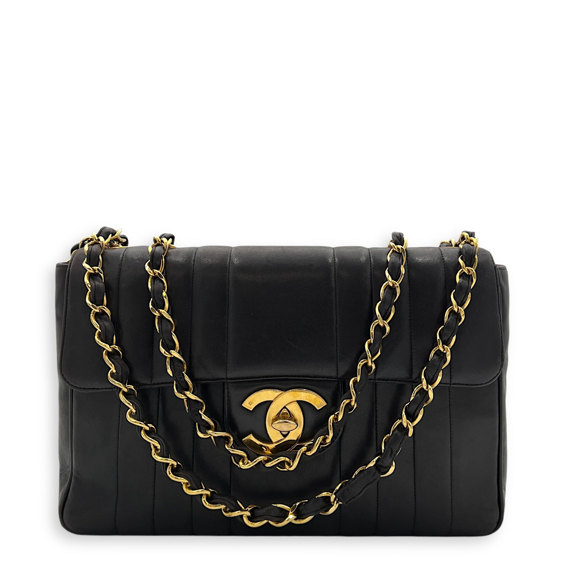 CC Jumbo Vintage Flap Black Shoulder Bag in Lambskin, Gold hardware