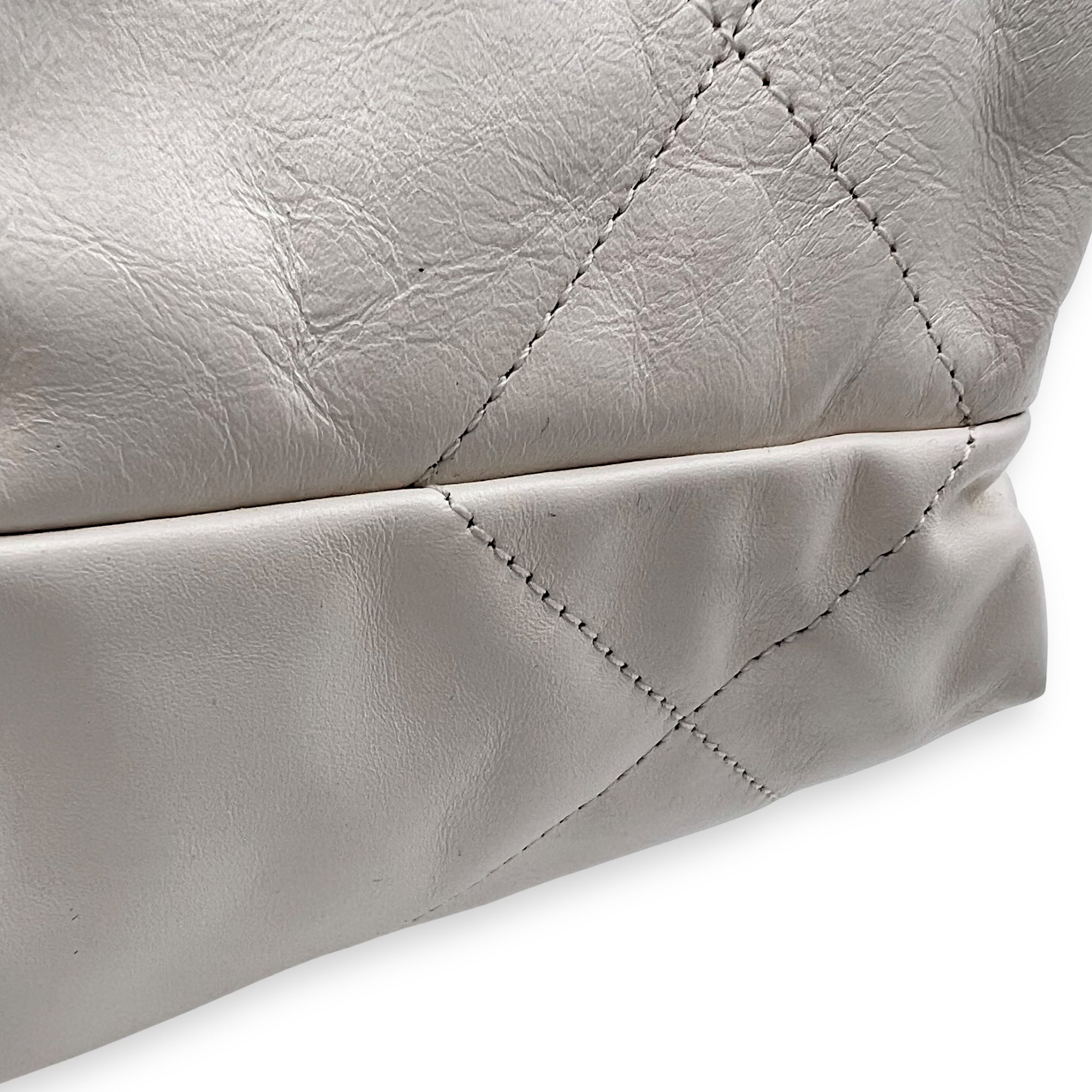 22 Tote White Tote Bag in Calfskin, Mixed hardware - Image 12